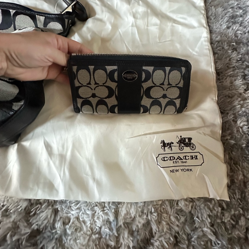 Coach bag & matching wallet like new used a few times kept in storage bag